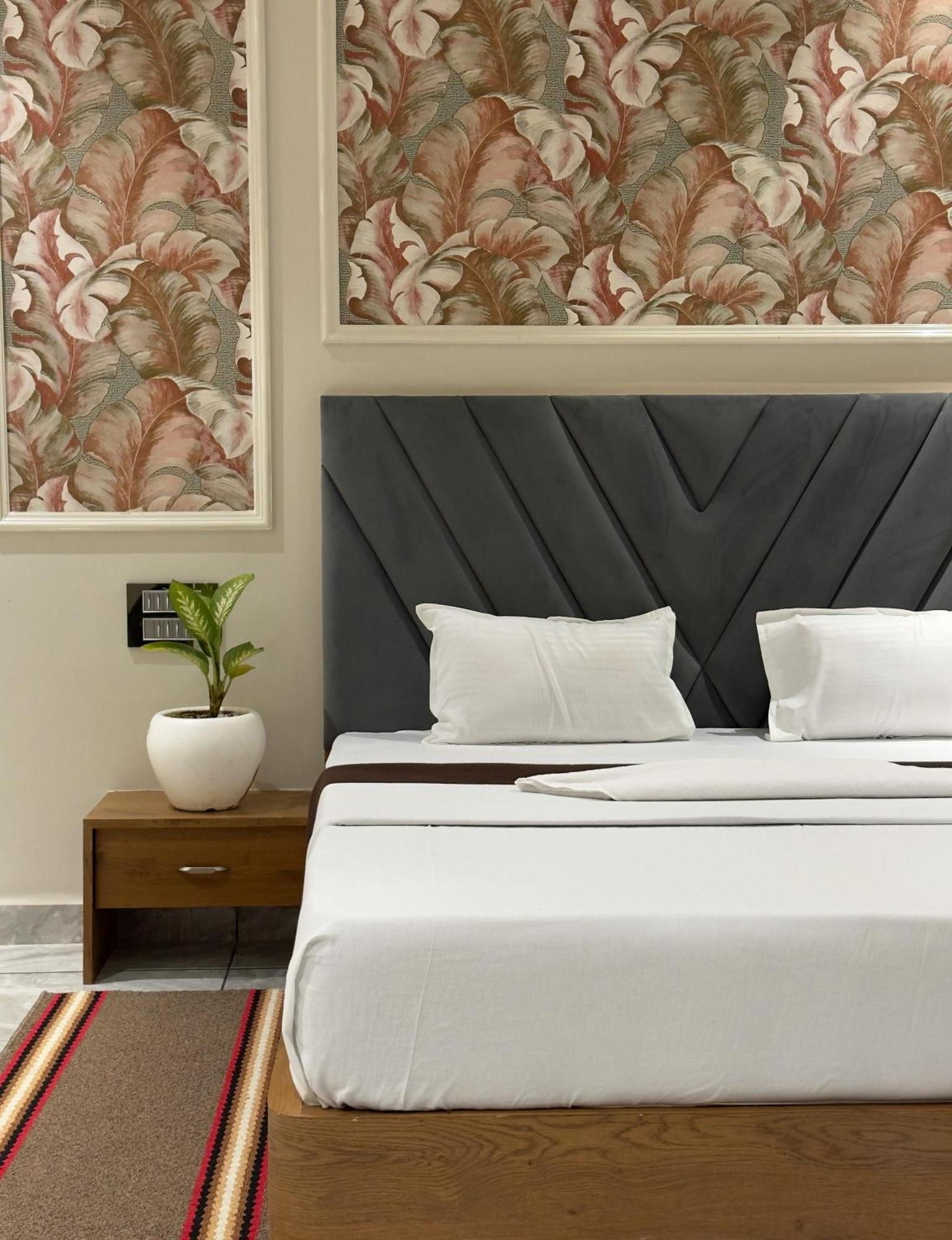 Hotel Tej Inn Plaza Near Igi Airport Delhi Yeni Delhi Dış mekan fotoğraf